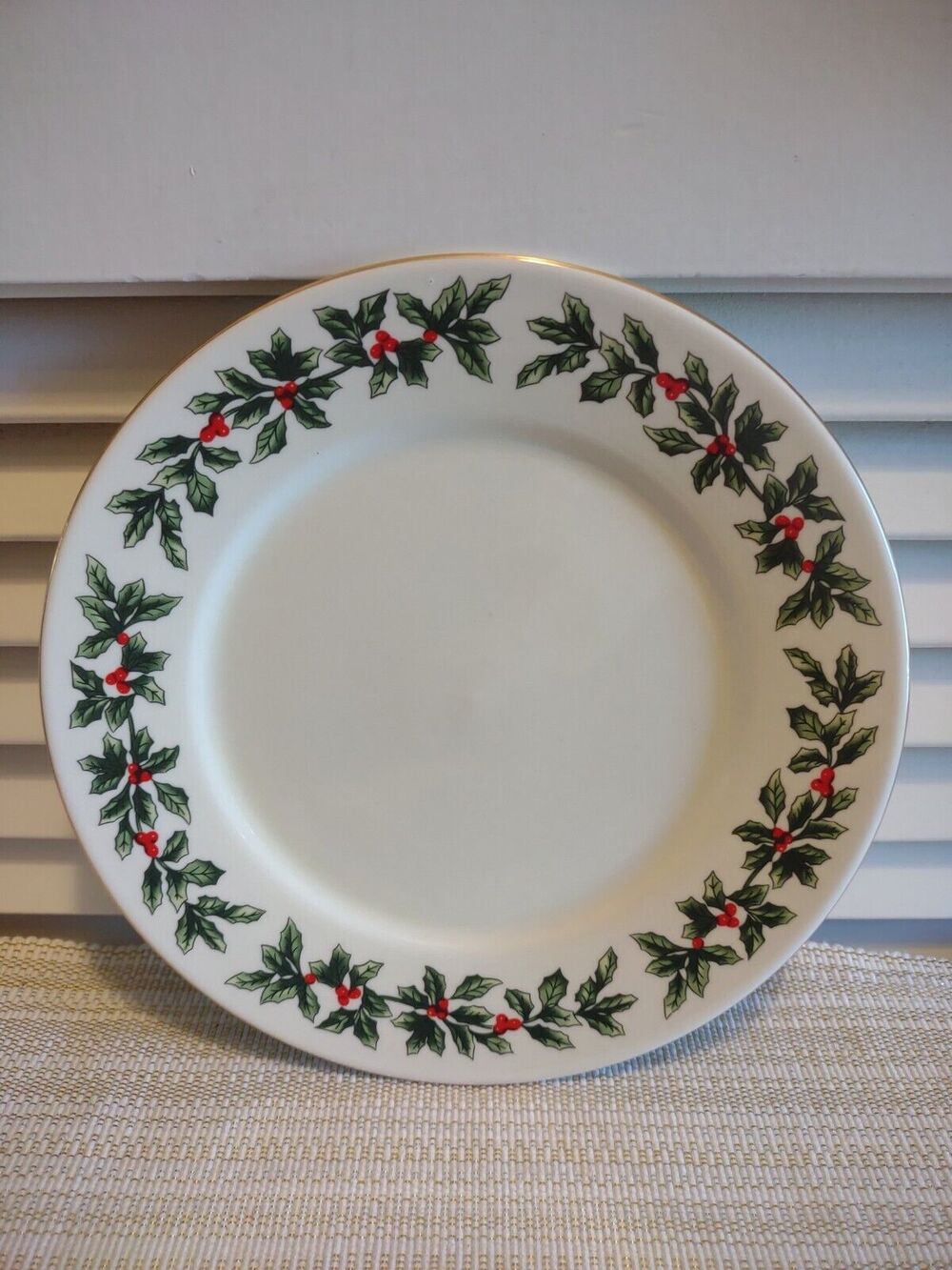 Formalities by Baum Bros Holly Collection 7.5" Bread and Butter Dessert Plate